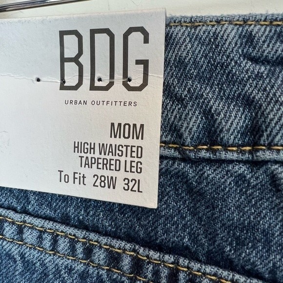 BDG Mom Jeans High Waisted Tapered Leg 28 X 32 NWT Baggy Distressed Dark Wash - Picture 7 of 7